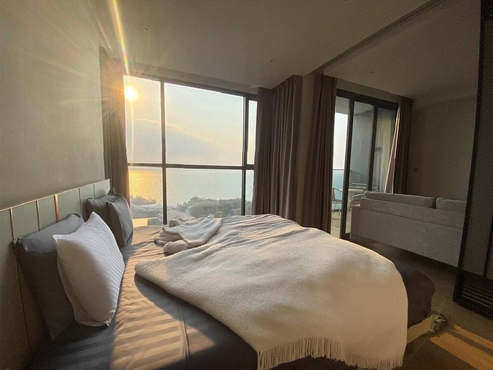 Sea View Large Luxury Space For Comfort and Joy Room Type - Apartment, 1 Bedroom, Accessible, Smoking