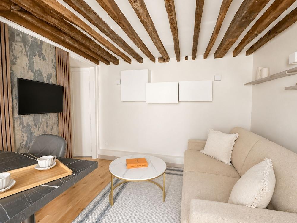 1612 Choron Room Type - Apartment, Courtyard View