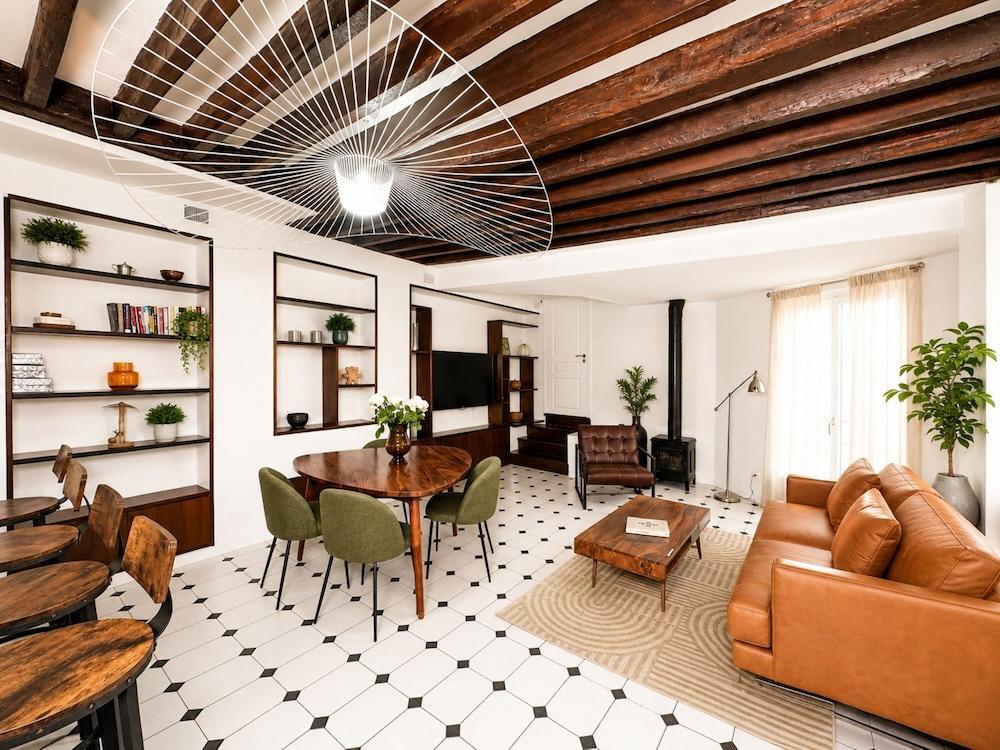 1597 Amelot Room Type - Signature Apartment, Courtyard View