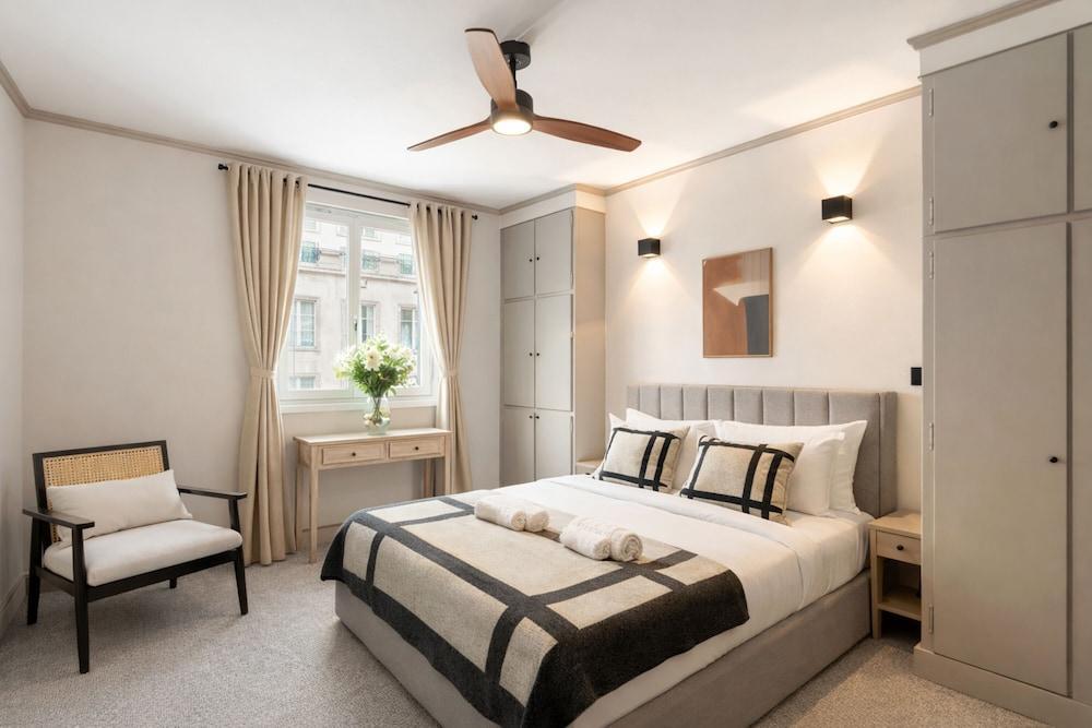 1600 Lecourbe Room Type - Premium Apartment, Courtyard View 1600 Lecourbe Room Type - Premium Apartment, Courtyard View