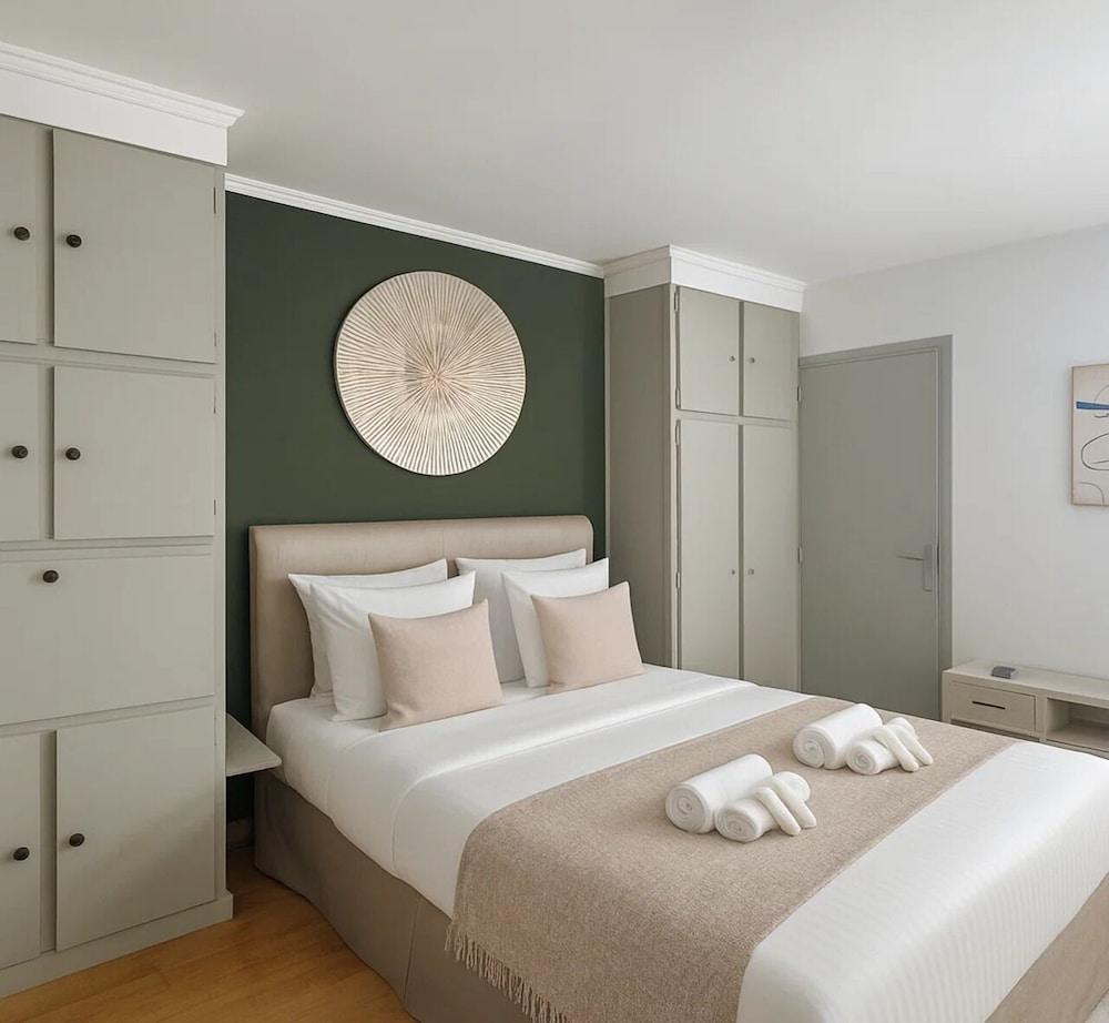 1600 Lecourbe Room Type - Premium Apartment, Courtyard View 1600 Lecourbe Room Type - Premium Apartment, Courtyard View