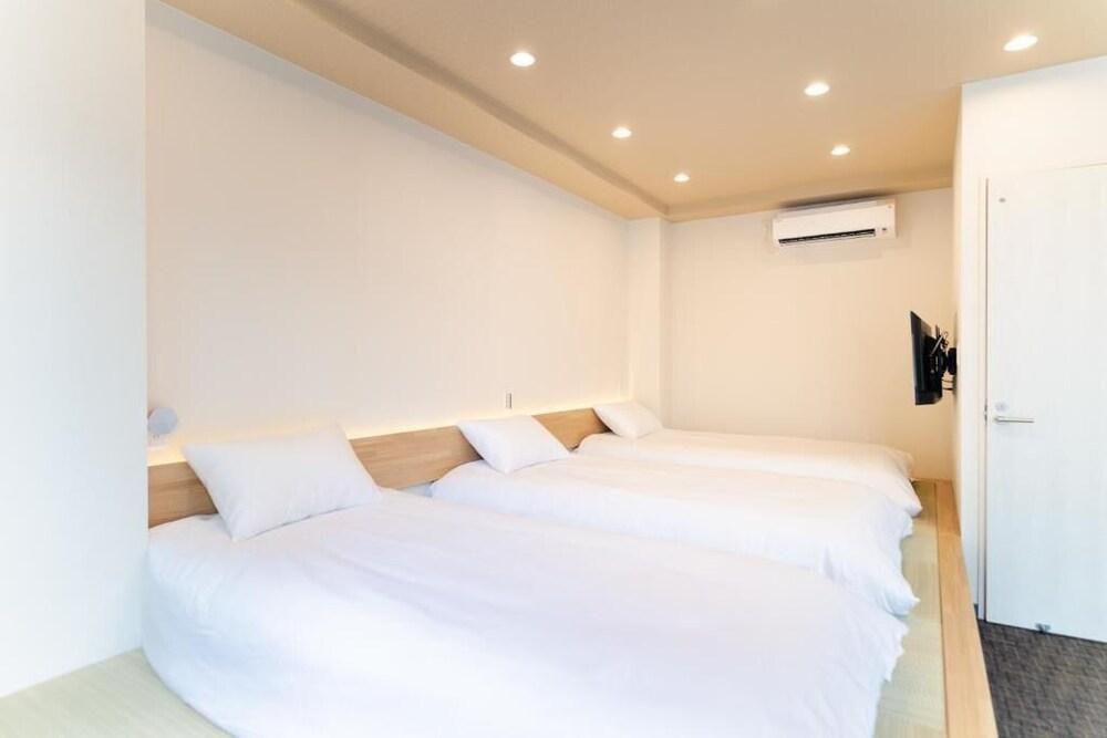 Sunshine Inn 456 Room Type - Economy Quadruple Room