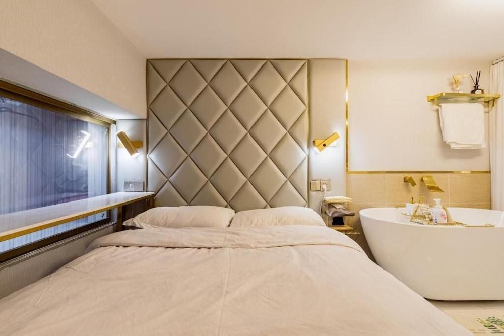 Shanghai Stylish Loft with 2B Room Type - Comfort Apartment, 2 Bedrooms, Garden View Shanghai Stylish Loft with 2B Room Type - Comfort Apartment, 2 Bedrooms, Garden View