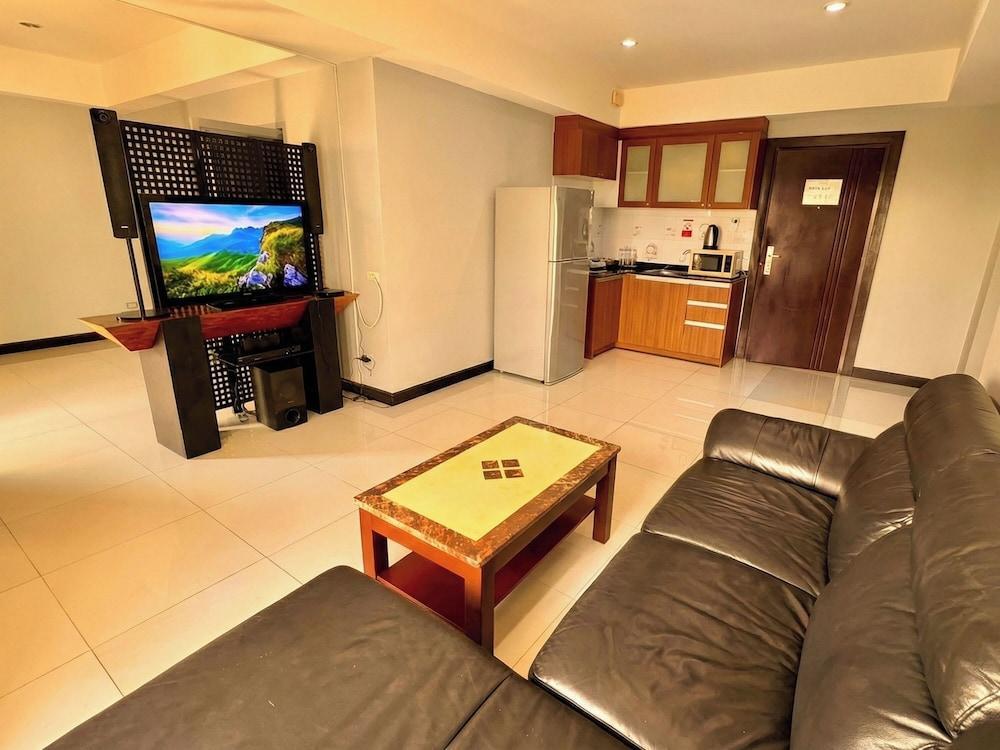 T8 Exclusive Boutique Pattaya Hotel - Tap to explore photos
