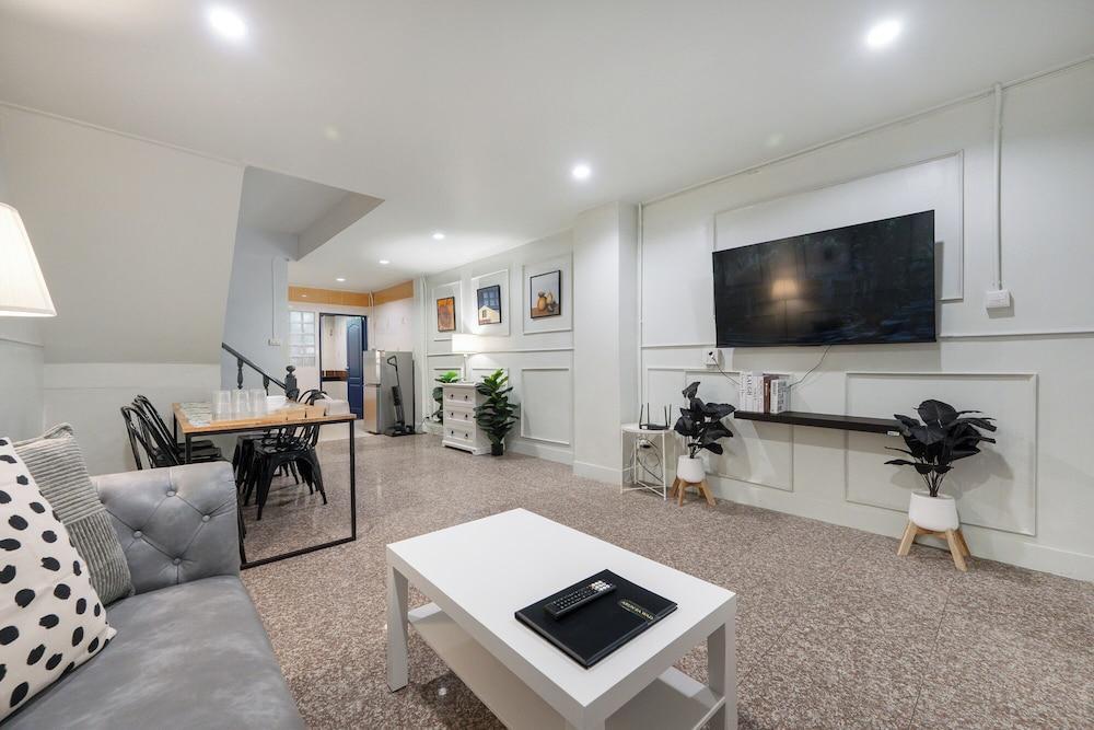 FunnD Bts Onnut 5Beds NetflixYouTube Room Type - Family House FunnD Bts Onnut 5Beds NetflixYouTube Room Type - Family House