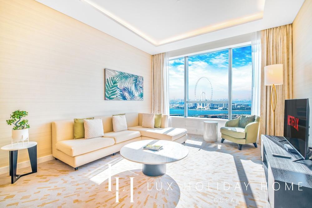 LUX Iconic Views at Palm Tower Suite 5