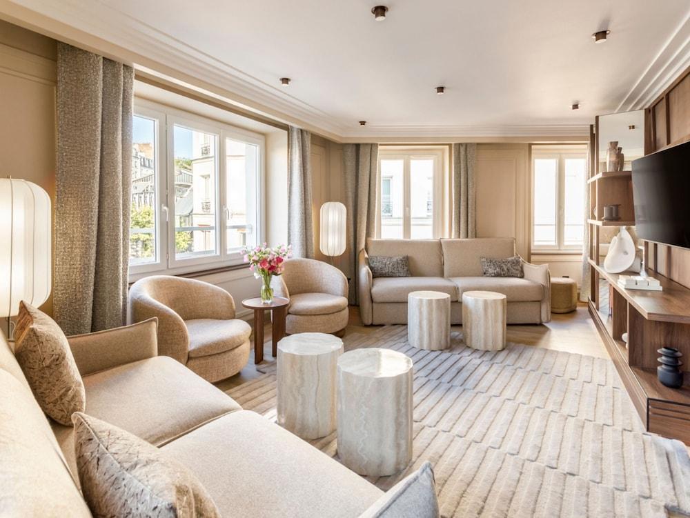 Signature Suite Eiffel Tower terrace