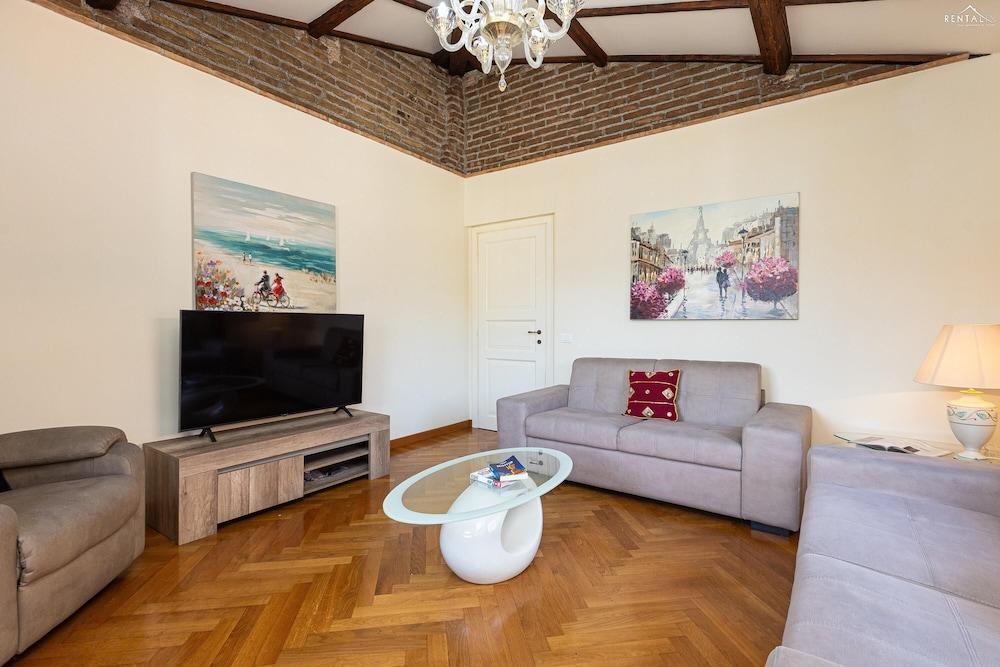 Rental in Rome Monti Atmosphere Apartment - Tap to explore photos
