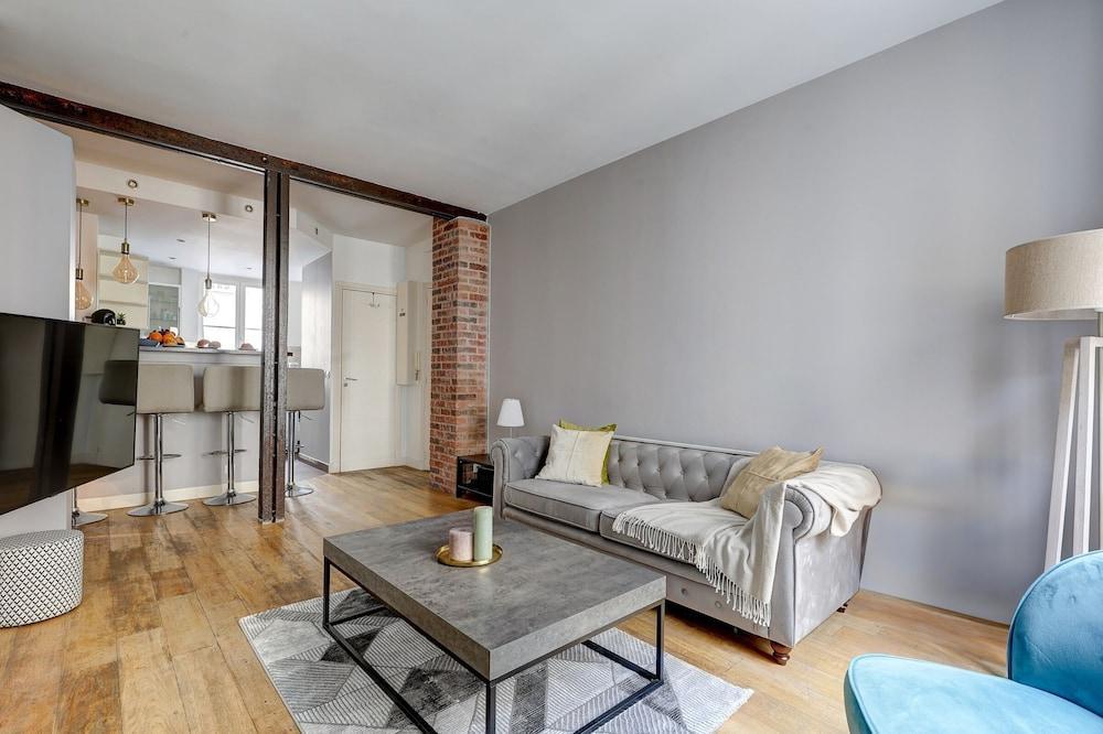 Modern Paris 2BR near Montparnasse - Tap to explore photos
