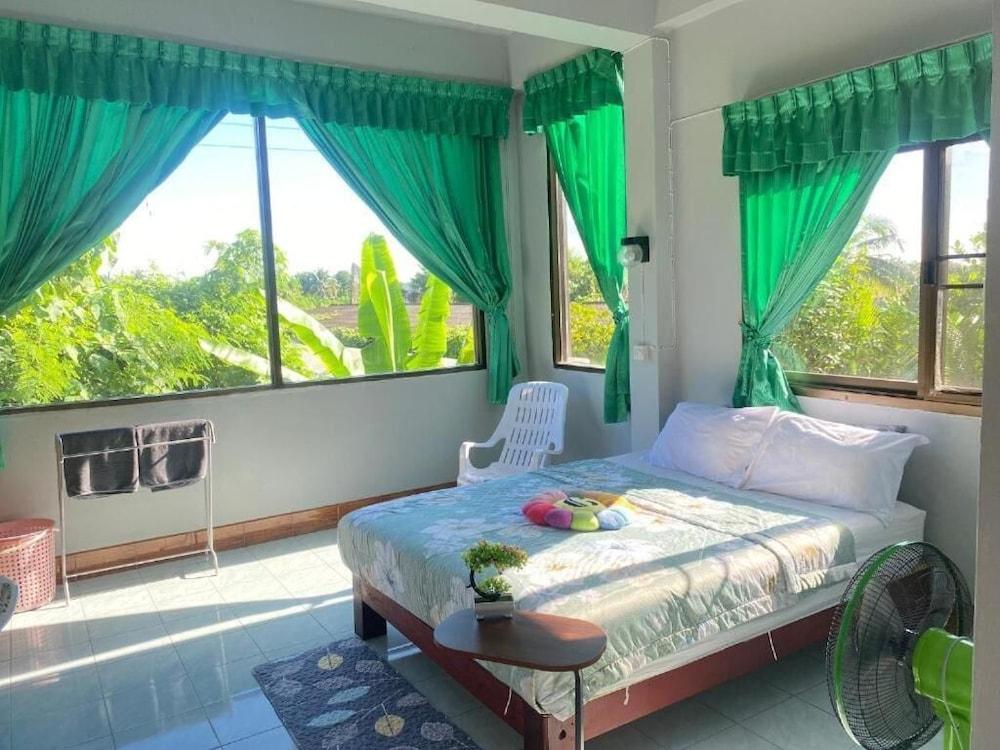 Mountain View Hostel - Krabi Airport Room Type - Deluxe Double Room, Hill View
