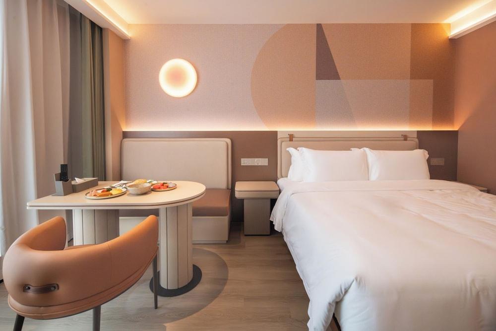 Leston Hotel Sukhumvit Room Type - Studio King