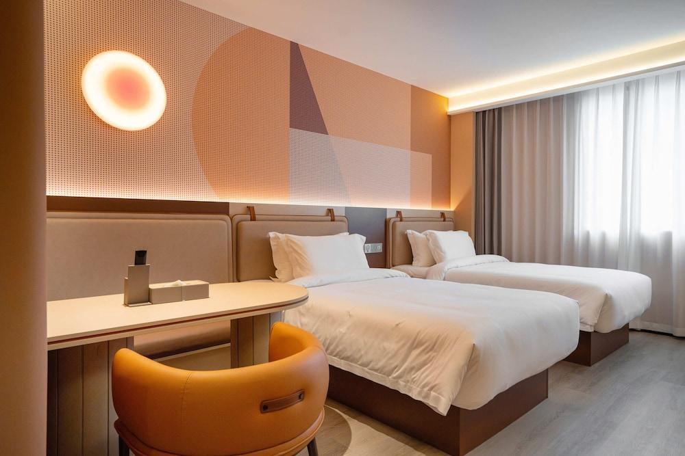 Leston Hotel Sukhumvit Room Type - Studio Twin