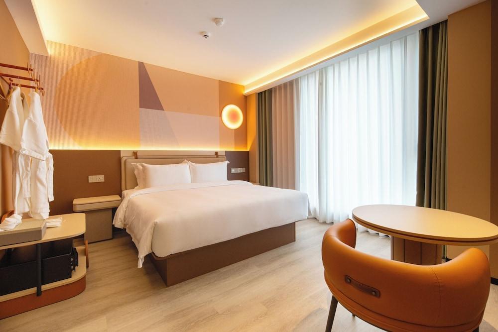 Leston Hotel Sukhumvit Room Type - Family Suite, 1 Bedroom, City View