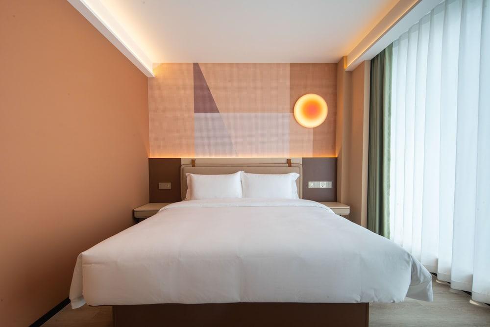 Leston Hotel Sukhumvit Room Type - Deluxe Room, 1 Bedroom, City View