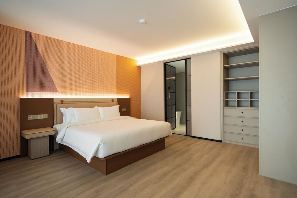 Leston Hotel Sukhumvit Room Type - Family Suite, 2 Bedrooms, City View