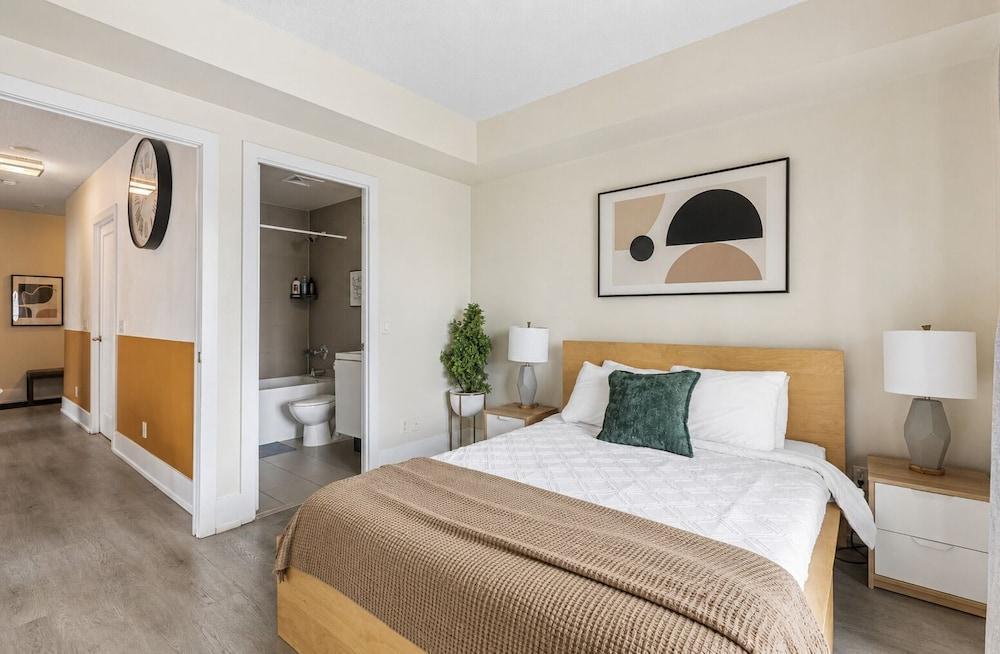 Toronto Union Suites - Free Parking - Tap to explore photos