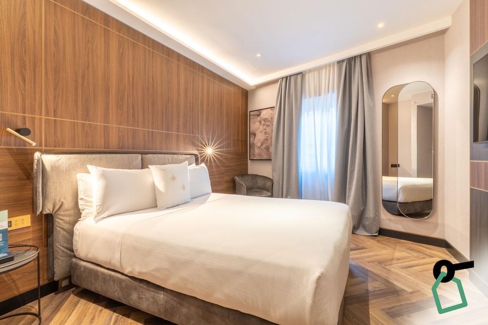 Hotiday Roma Trevi Room Type - Deluxe Double Room