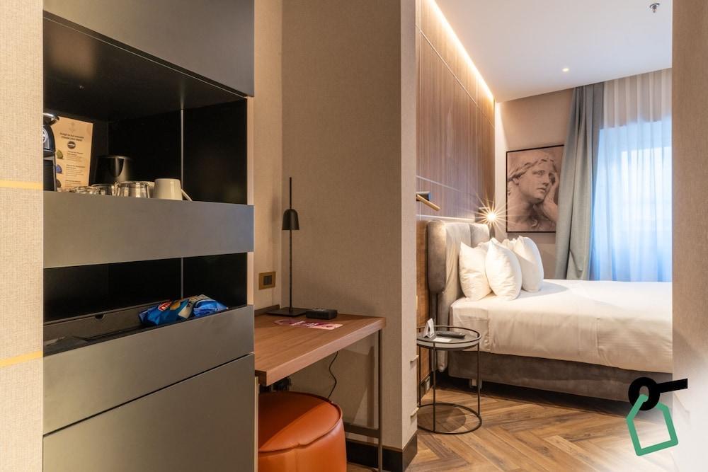 Hotiday Roma Trevi Room Type - Superior Double Room