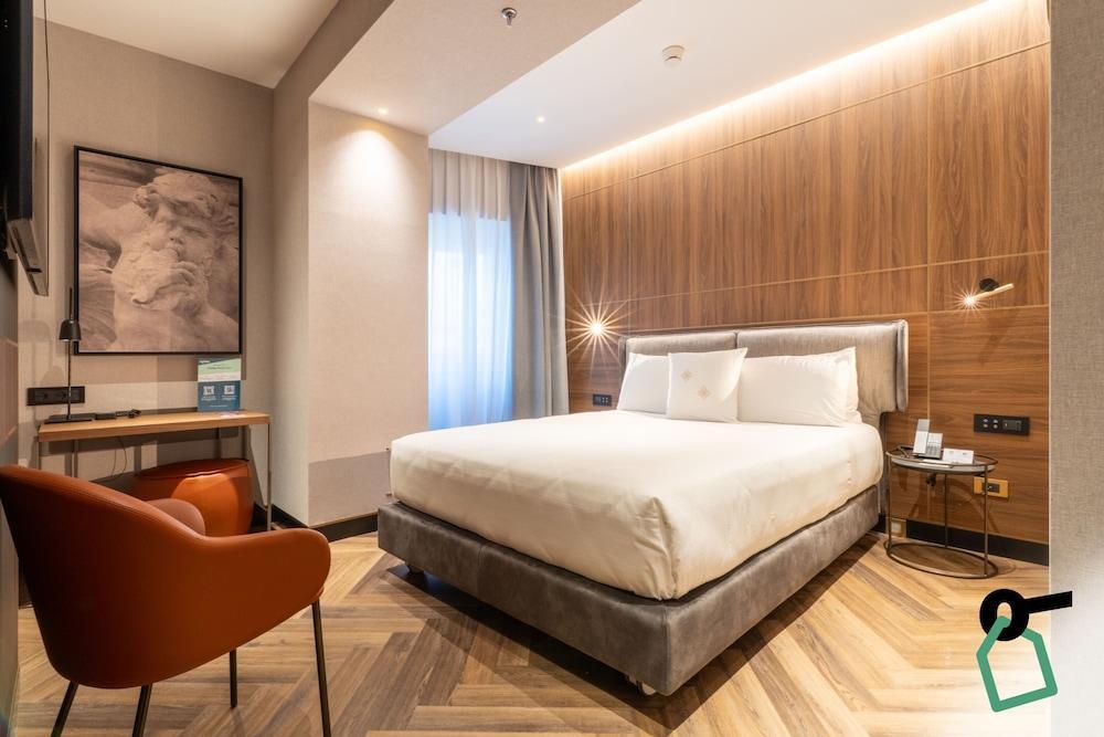 Hotiday Roma Trevi Room Type - Standard Double Room