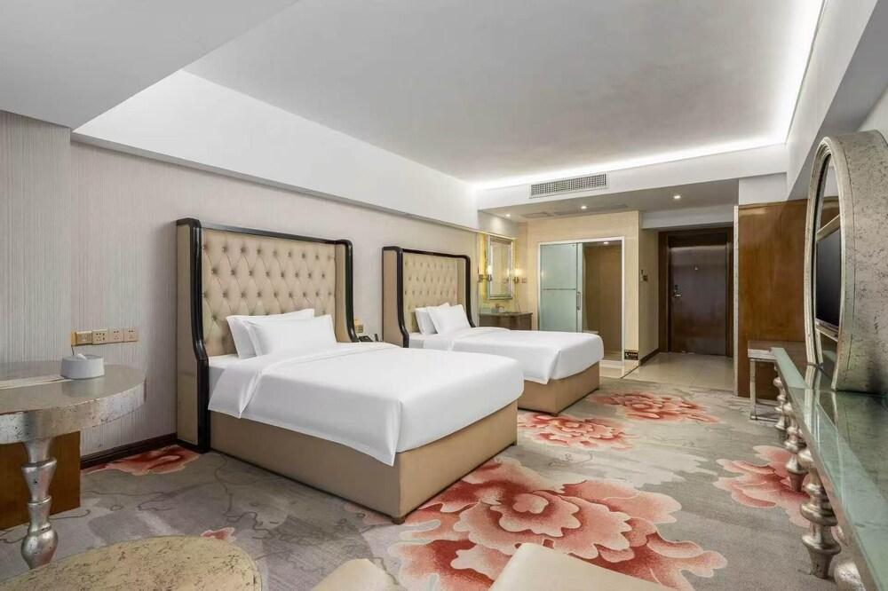 Feng Zheng Hotel - Tap to explore photos