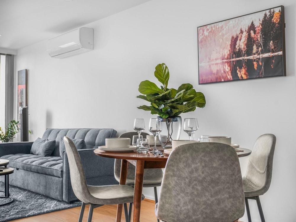 Stunning 2-bed Apartment With City Views - Tap to explore photos