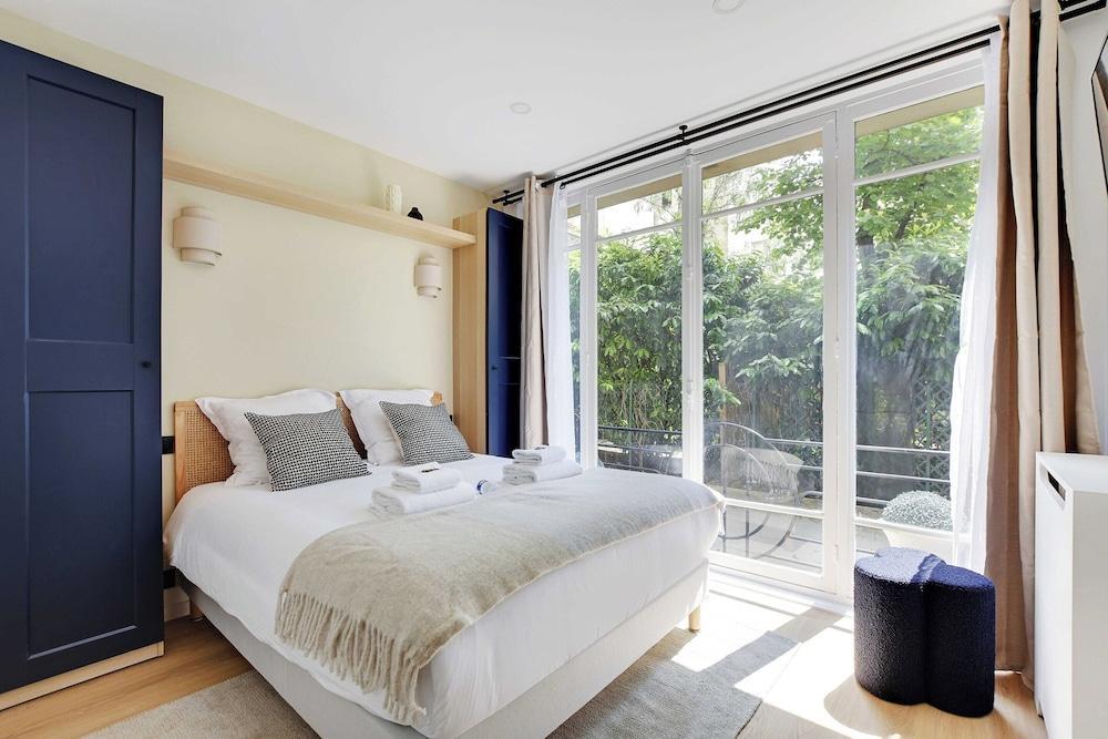 Magnificent 2bd/6p Apartment - Eiffel Tower - Tap to explore photos