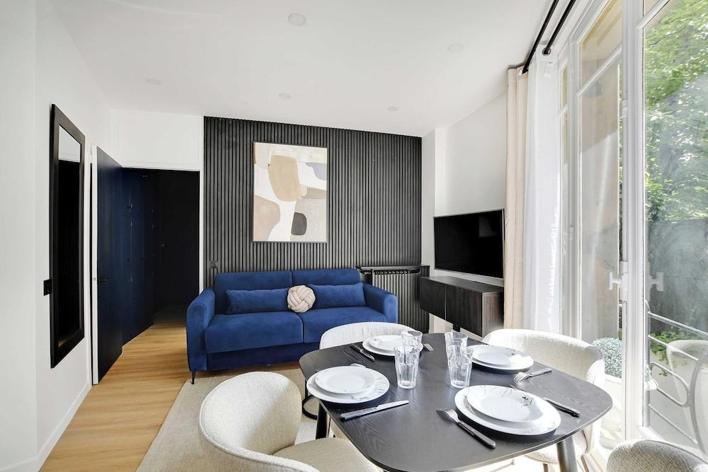 Magnificent 2bd/4p Apartment - Eiffel Tower - Tap to explore photos