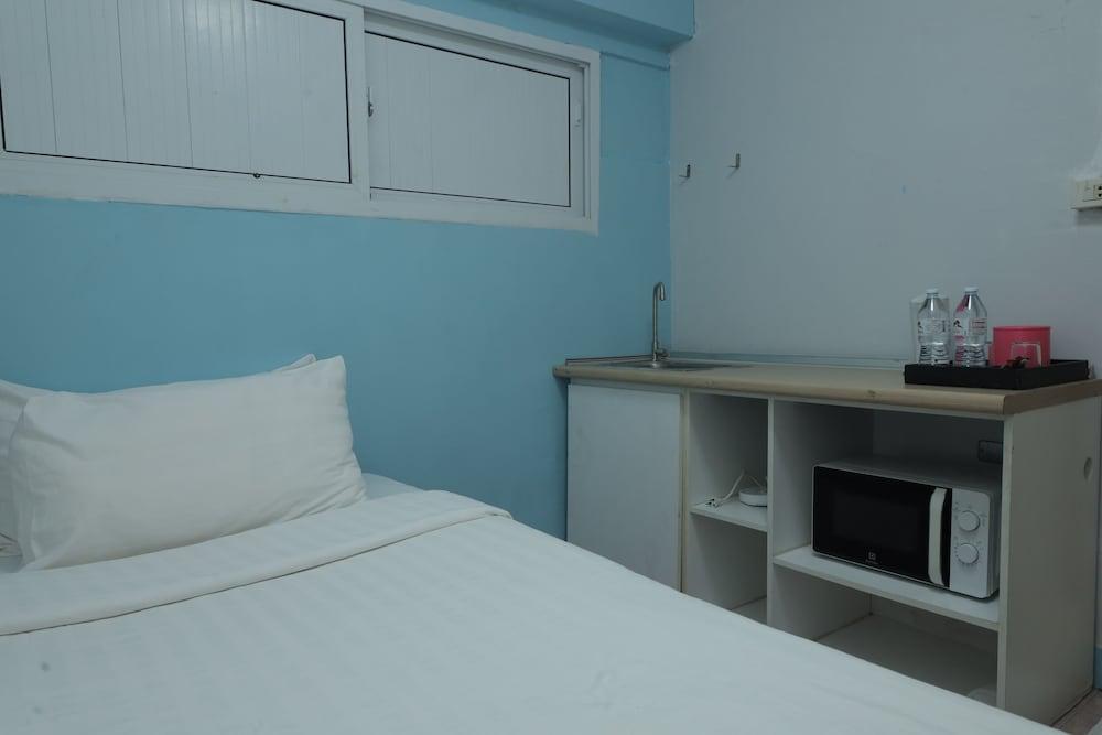Happy Residences Pattaya 2 - Tap to explore photos