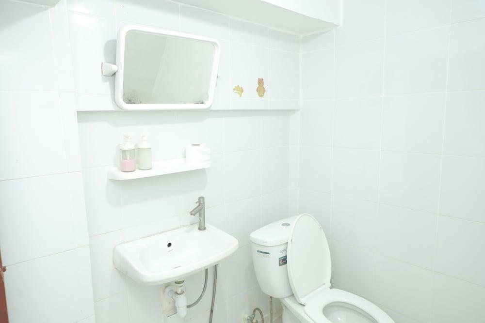 Happy Residences Pattaya 2 - Tap to explore photos