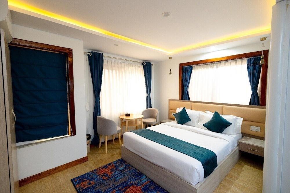 SRK Service Apartment And Hotel - Tap to explore photos
