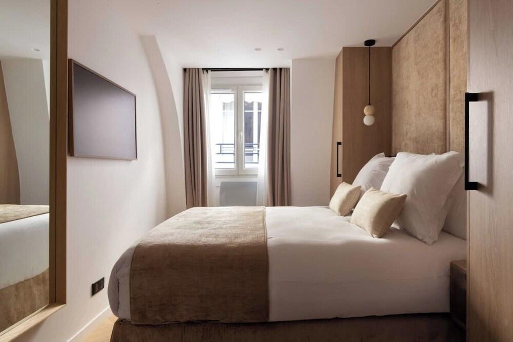 Charming Flat - AC - 2br-6p- le Marais - Tap to explore photos