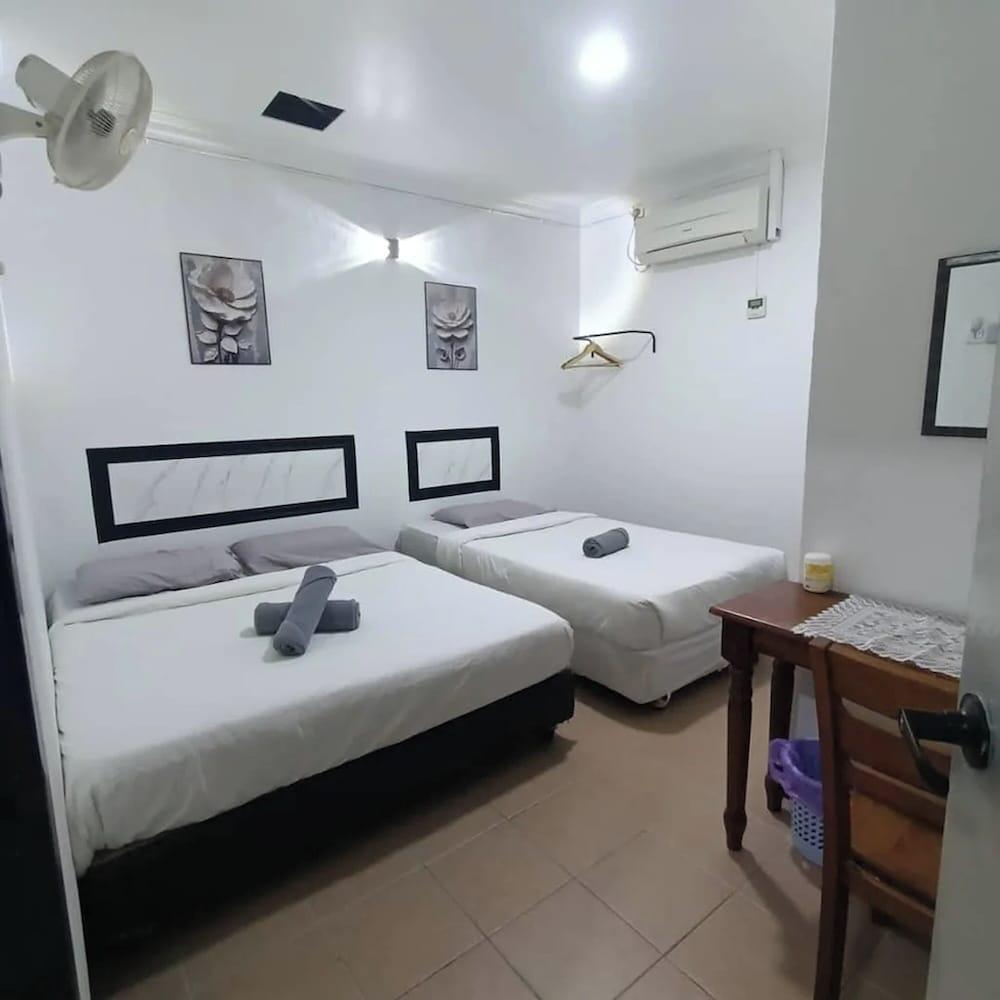 Confidence Motel Room Type - Family Room