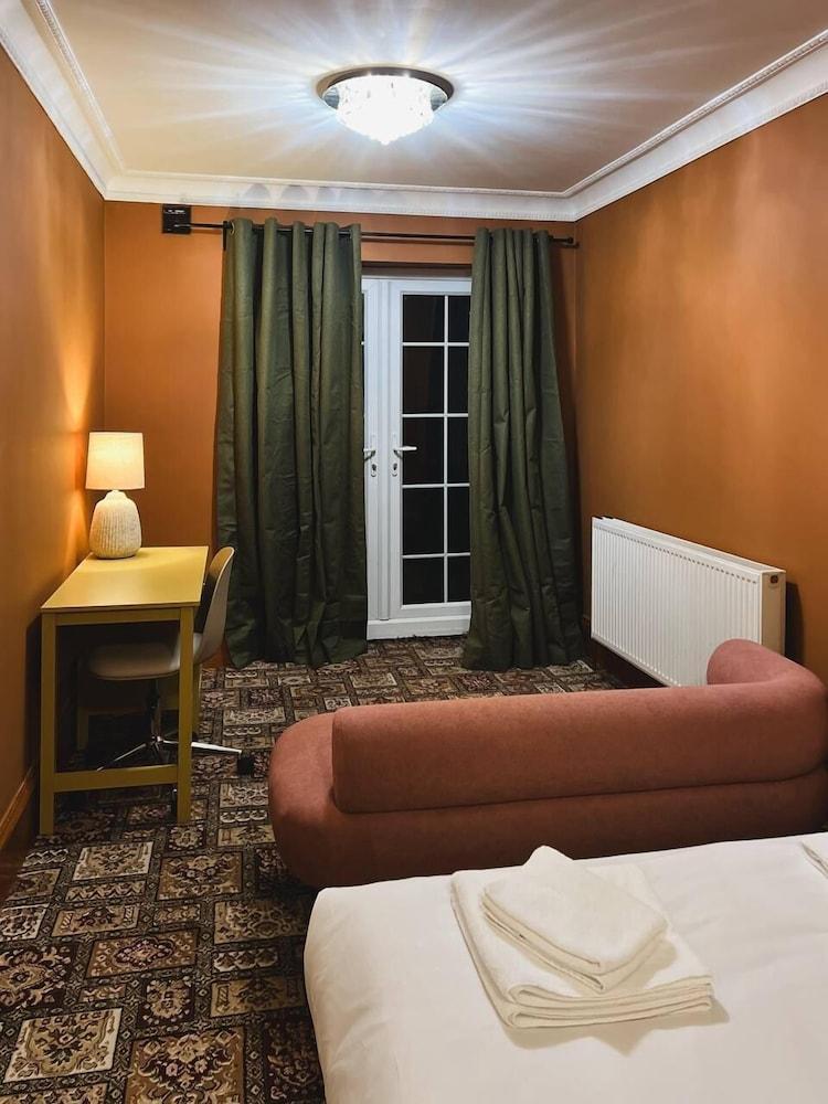 Zozy Anson Room Type - Deluxe Double Room, Shared Bathroom, Garden View Zozy Anson Room Type - Deluxe Double Room, Shared Bathroom, Garden View