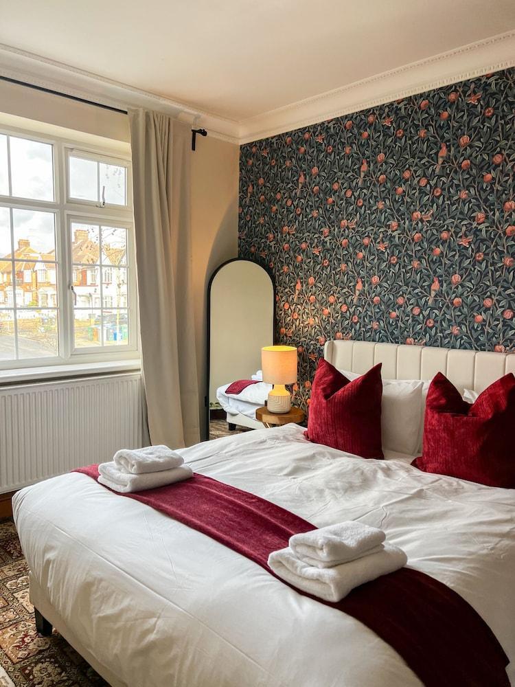 Zozy Anson Room Type - Economy Double Room, Shared Bathroom