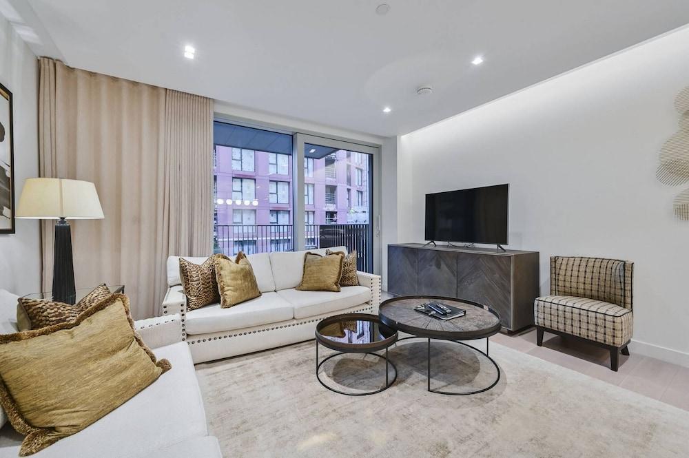 Spacious 3-bedroom Apartment in Central London - Tap to explore photos