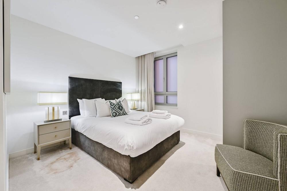 Spacious 3-bedroom Apartment in Central London - Tap to explore photos