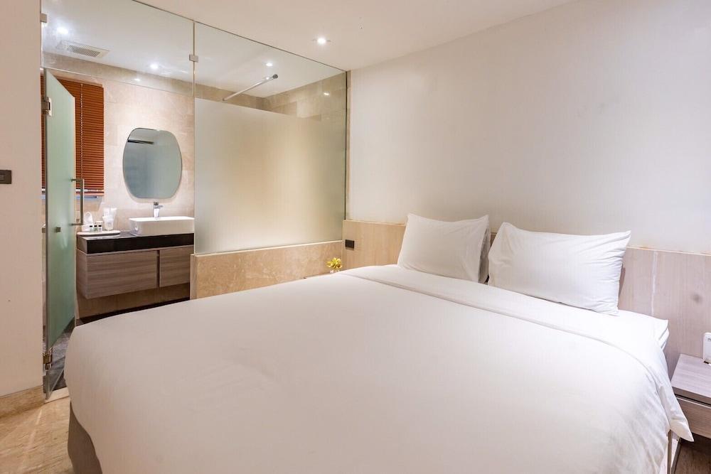 Sukhothai Residence Ruamrudee Room Type - One Bedroom Suite, City View