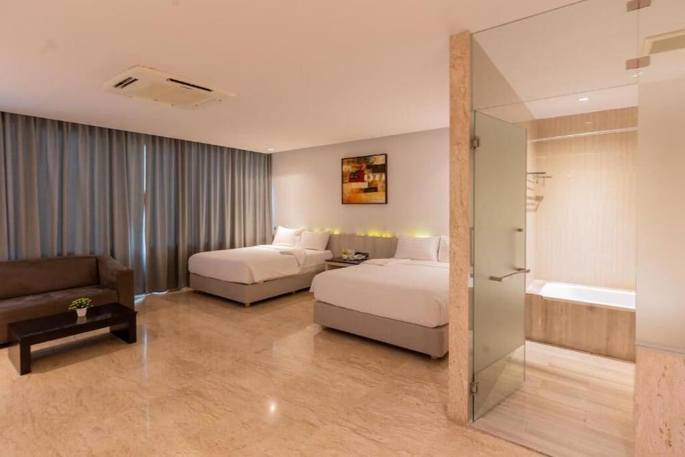 Sukhothai Residence Ruamrudee Room Type - Superior Twin Room, City View