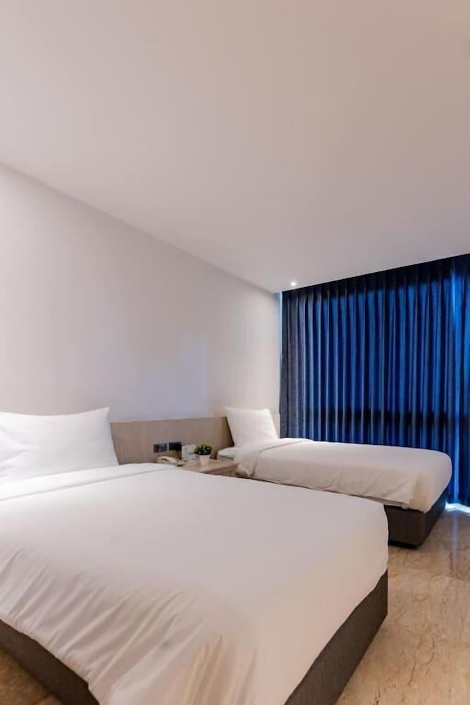 Sukhothai Residence Ruamrudee Room Type - Superior Twin Room, City View