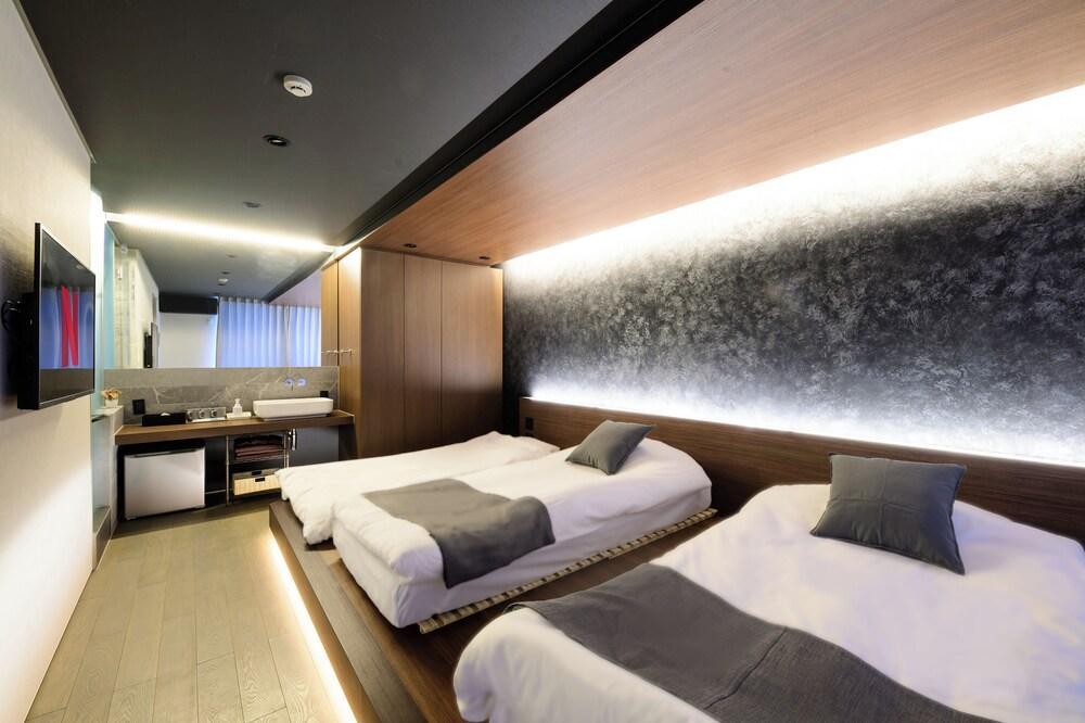 AKA Hotel Room Type - Comfort Triple Room, 1 Bedroom, City View