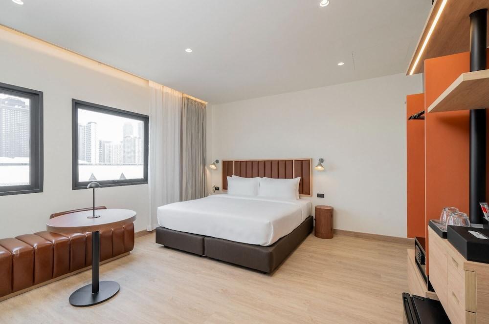 Asoka Hotel Room Type - Deluxe Double Room, City View
