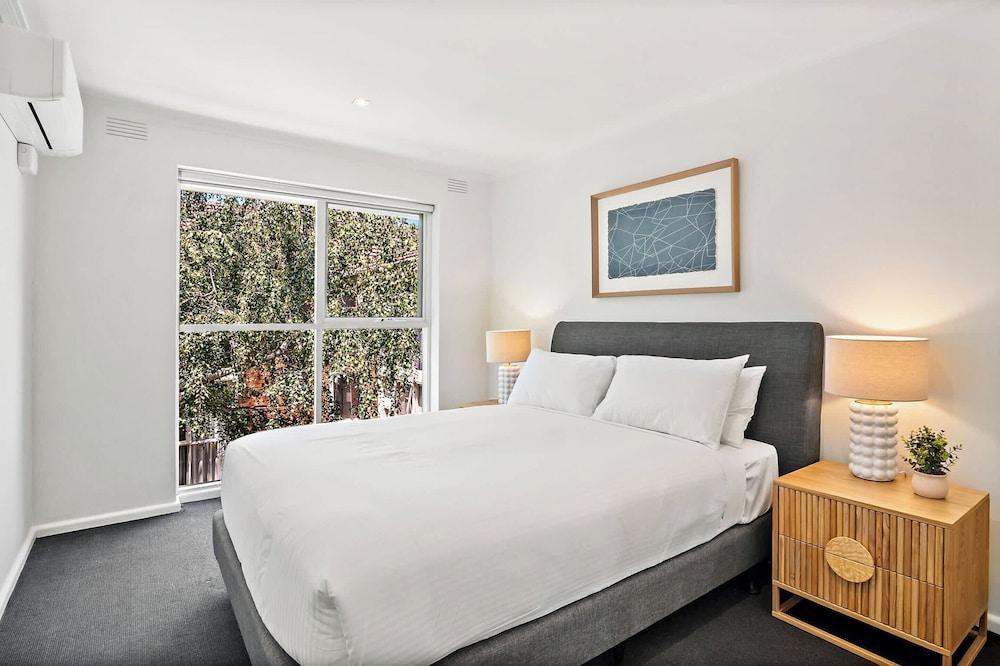 Bright 2-bed Apartment in South Yarra - Tap to explore photos