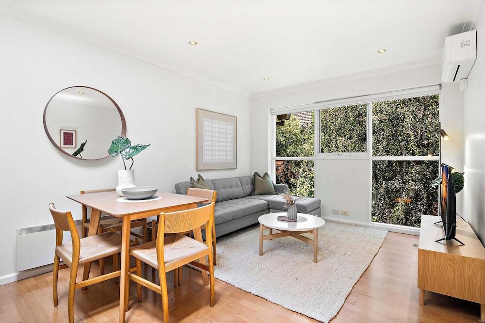 Bright 2-bed Apartment in South Yarra - Tap to explore photos