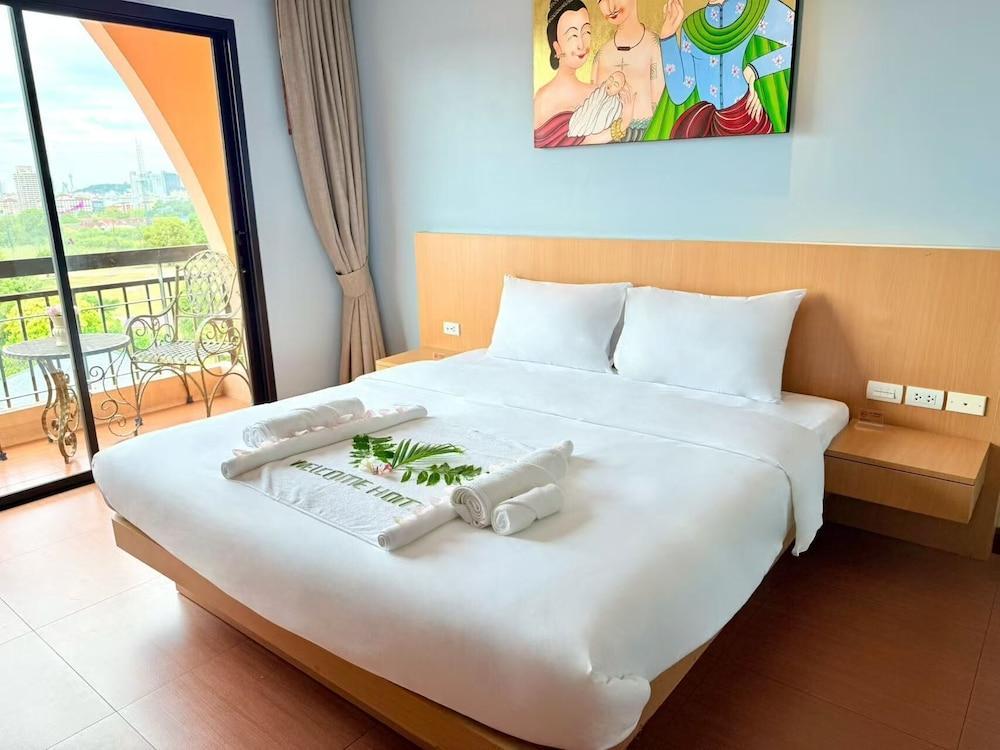MIDO HOTEL PATTAYA Room Type - Comfort Double Room, City View