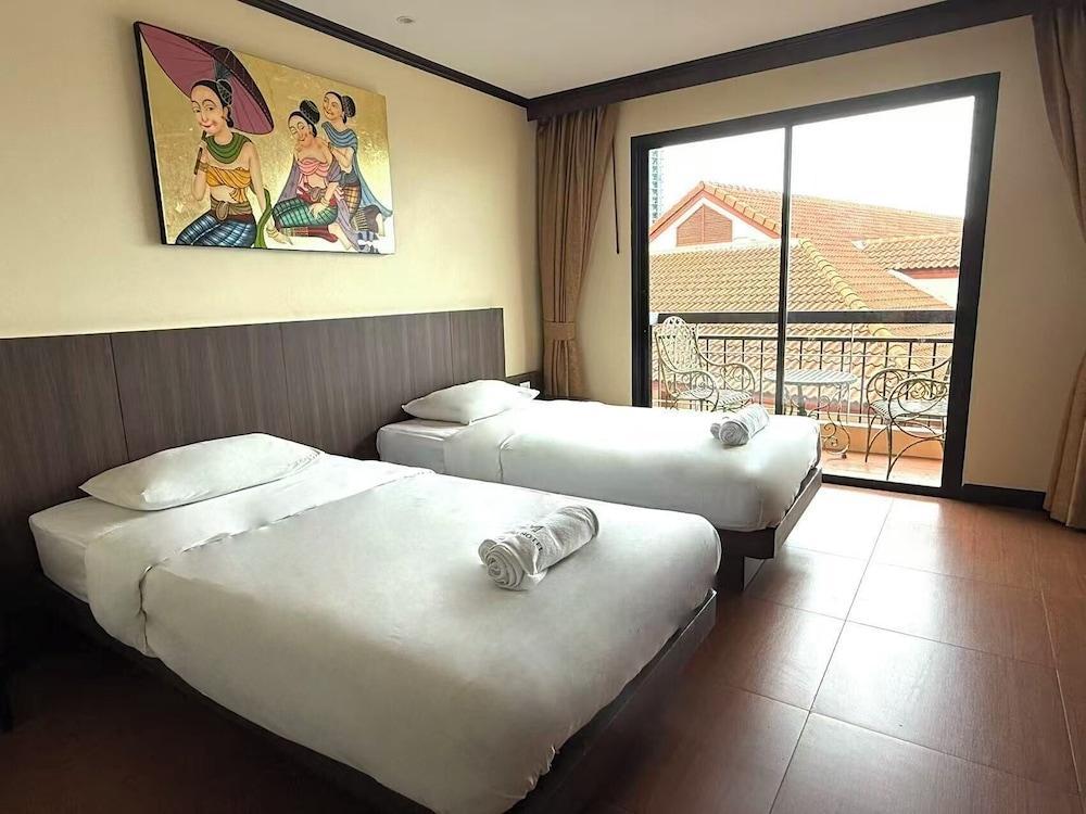 MIDO HOTEL PATTAYA Room Type - Superior Double or Twin Room, City View