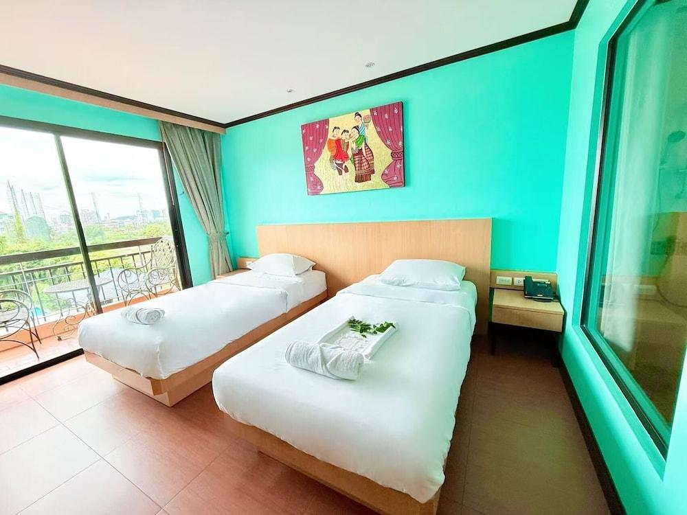 MIDO HOTEL PATTAYA Room Type - Basic Double or Twin Room, City View
