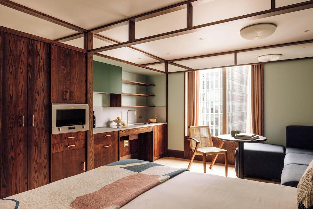 Locke London Canary Wharf Room Type - Junior Suite Accessible