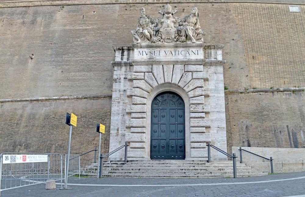 Vatican Domus Stefania Guest House - Tap to explore photos