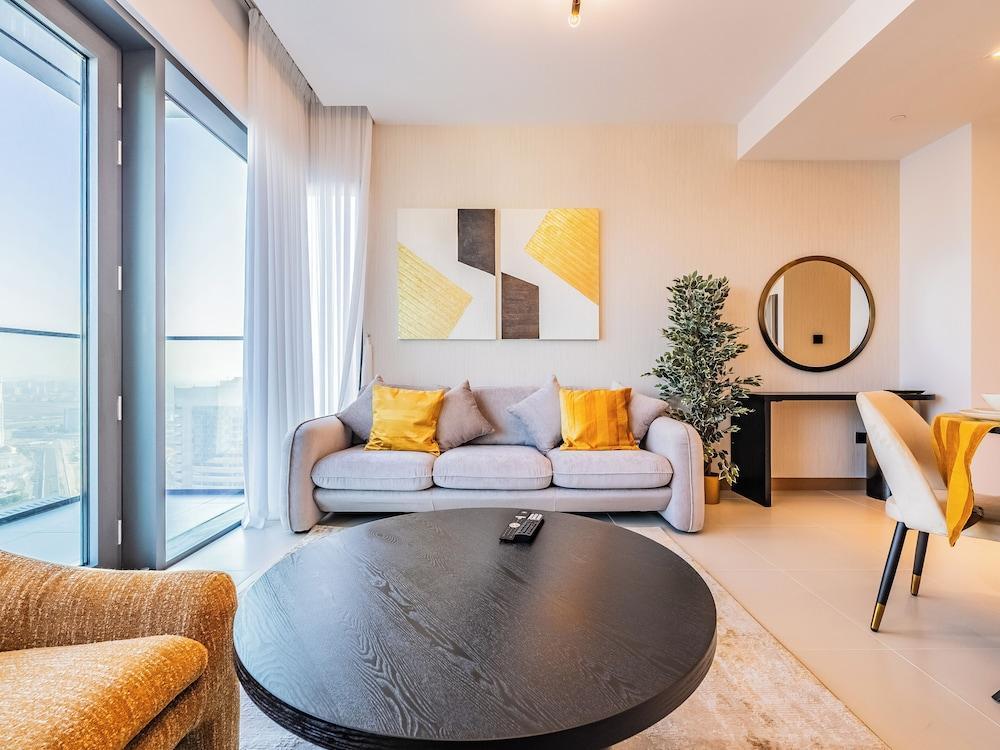 Vida Marina-1BR Retreat-Cityscape View - Tap to explore photos