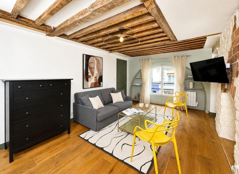 1596 Nazareth Room Type - Signature Apartment, City View